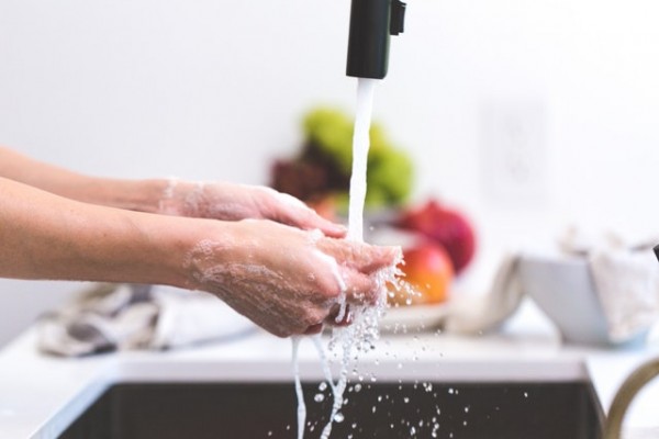 cleaning-hands-handwashing-545013